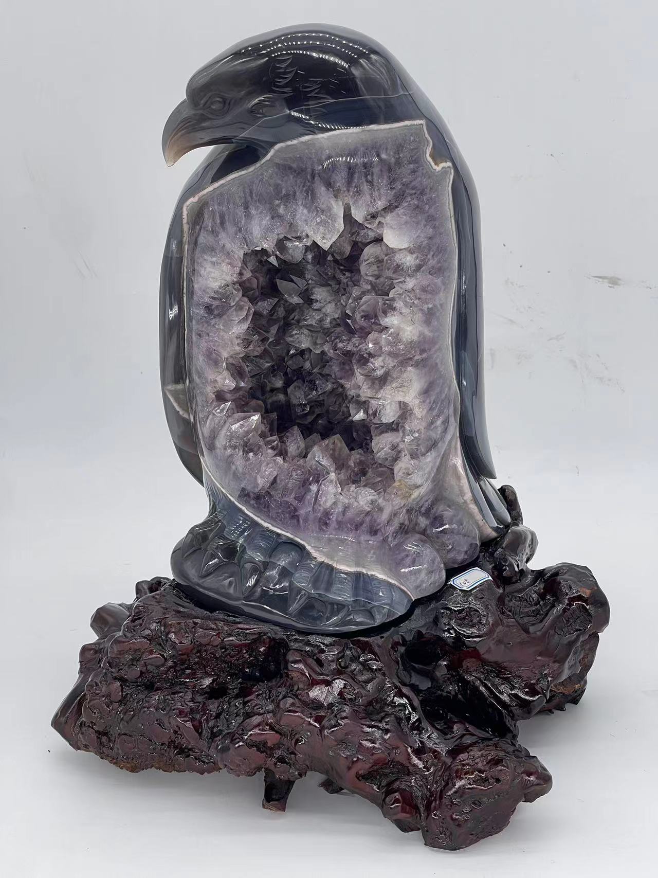 Druzy Agate Penguin Mommy Carving (18.6kg)