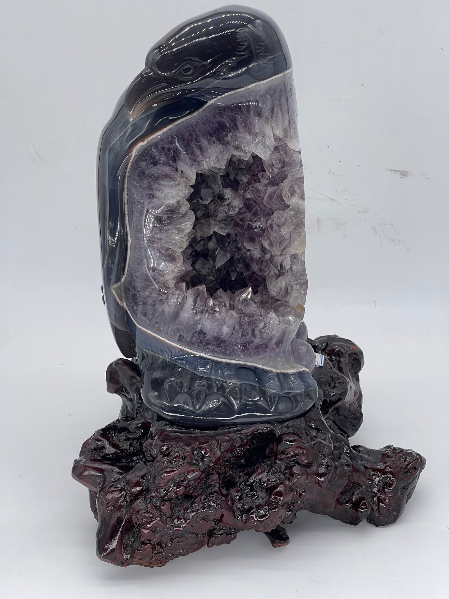 Druzy Agate Penguin Mommy Carving (18.6kg)