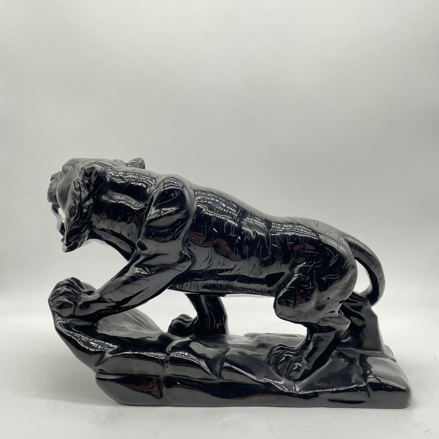 Obsidian Tiger Carving